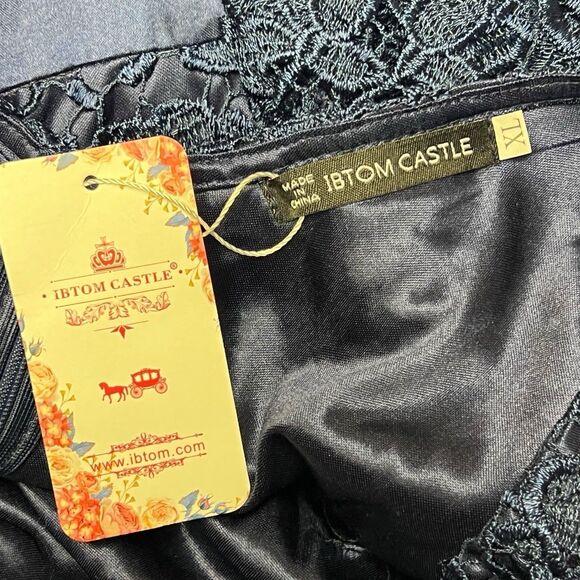 Elegant Lace Wedding Dress in Blue - Picture 6 of 9